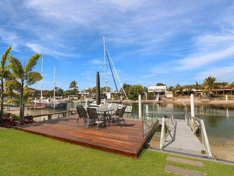 WATERFRONT HOME BORDERING MOOLOOLABA - Accommodation Great Ocean Road 1