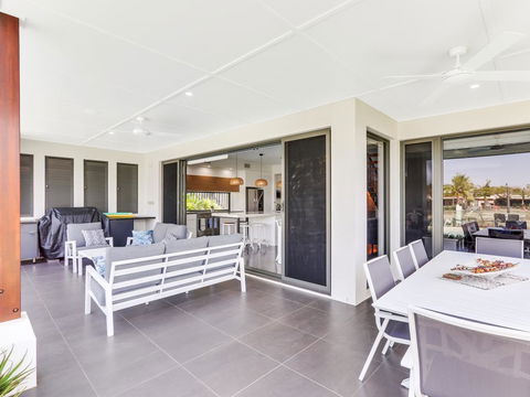 WATERFRONT HOME BORDERING MOOLOOLABA - Accommodation Great Ocean Road 2