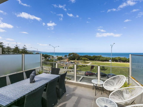 WATERFRONT THREE- In The Heart Of Lorne - Accommodation Great Ocean Road 0