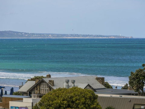 WATERFRONT THREE- In The Heart Of Lorne - Accommodation Great Ocean Road 3