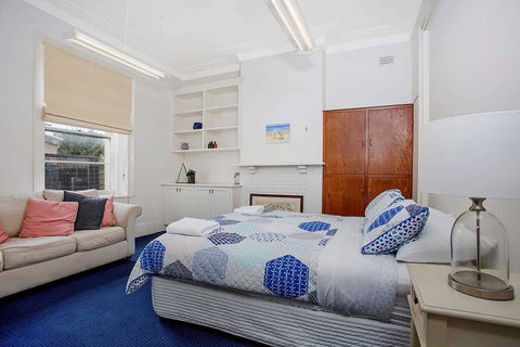 Plummers Mill - Central Townhouse - Accommodation Great Ocean Road 8