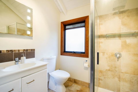 Airlie Beach Eco Cabins - Adults Only - Accommodation Great Ocean Road 22