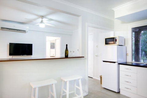 Airlie Beach Eco Cabins - Adults Only - Accommodation Great Ocean Road 8