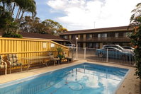 Twin Pines Motel
