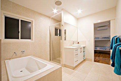 Whitsunday Luxury Homes - Accommodation Great Ocean Road 24