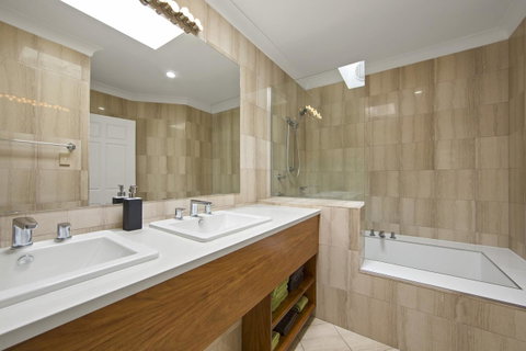 Montipora Unit 3 - In The Heart Of Airlie, Wi-fi And Netflix - Accommodation Great Ocean Road 8