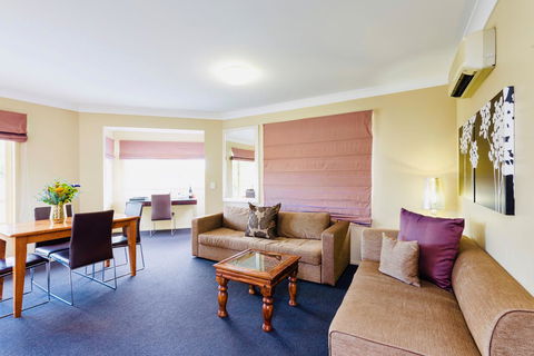 Ambassador On Ruthven - Accommodation Great Ocean Road 28