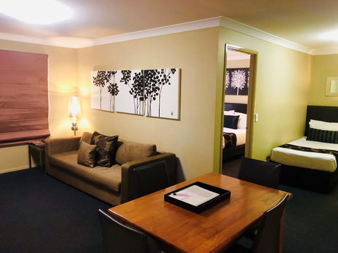 Ambassador On Ruthven - Accommodation Great Ocean Road 39