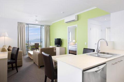 Oaks Townsville Gateway Suites - Accommodation Great Ocean Road 12