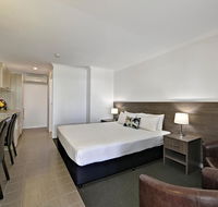 Smart Motels Bert Hinkler