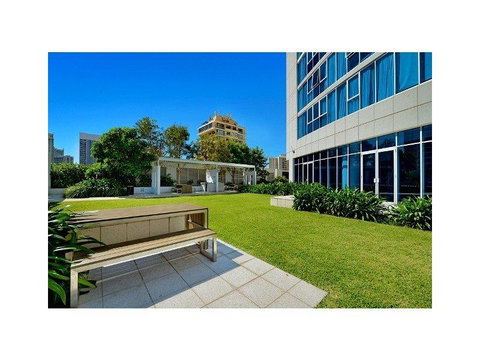 H Star Residences-- Paradise Stayz - Accommodation Great Ocean Road 7
