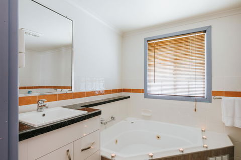 Apple Blossom Cottages - Accommodation Great Ocean Road 9