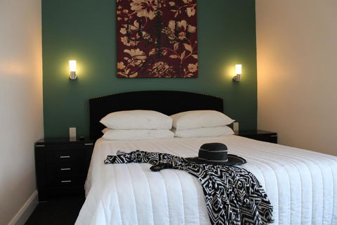 Whale Inn & Restaurant - Accommodation Great Ocean Road 0