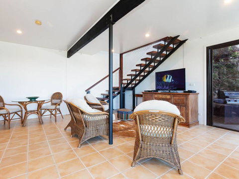 Whale Tales' 78 Lentara Street - FANTASTIC WATER VIEWS OVER FINGAL BEACH - Accommodation Great Ocean Road 1