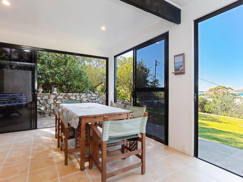 Whale Tales' 78 Lentara Street - FANTASTIC WATER VIEWS OVER FINGAL BEACH - Accommodation Great Ocean Road 2
