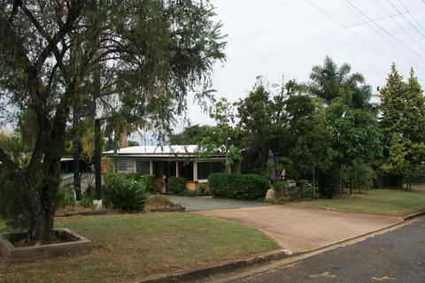Yarraman Gardens Motel Queensland - Accommodation Great Ocean Road 2