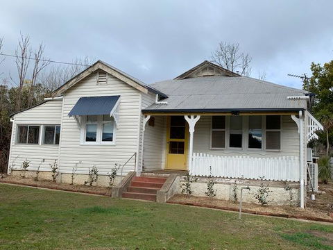 Yellow Door House Adelong - Accommodation Great Ocean Road 1