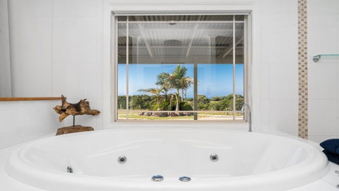 Your Luxury Escape - Byron Sunset Breeze - Accommodation Great Ocean Road 0