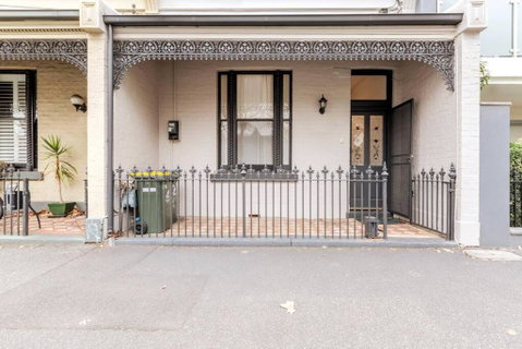 A Carlton Classic - Quaint Inner-City Getaway - Accommodation Great Ocean Road 4