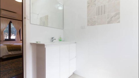 B4 Crawley Apartment 1 BRM & Sleepout Near UWA - Accommodation Great Ocean Road 3