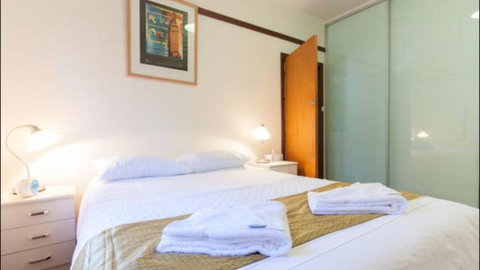 B4 Crawley Apartment 1 BRM & Sleepout Near UWA - Accommodation Great Ocean Road 0