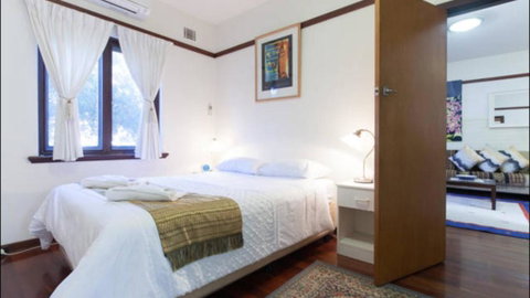 B4 Crawley Apartment 1 BRM & Sleepout Near UWA - Accommodation Great Ocean Road 1