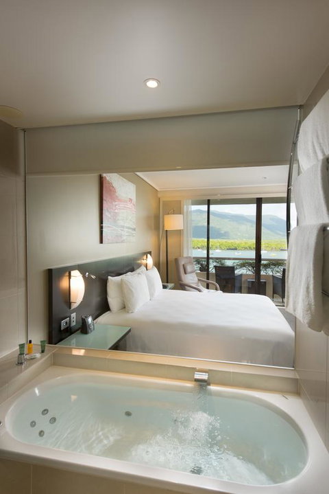 Hilton Cairns - Accommodation Great Ocean Road 2