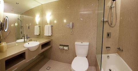 Hilton Cairns - Accommodation Great Ocean Road 28