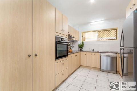 Immaculate Spacious Second Floor Unit Overlooking Pristine Parklands - Accommodation Great Ocean Road 7