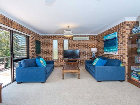 'COLUMBIA VIEWS', 2/9 COLUMBIA CLOSE - AIRCON, WIFI, NETFLIX, VIEWS & BOAT PARKING - Accommodation Great Ocean Road 3