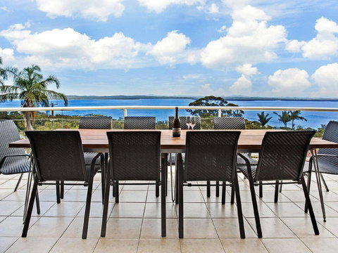 'The Bay', 25 Wallawa Rd - Huge Home With Aircon, Spectacular Views & Chromecast - Accommodation Great Ocean Road 3