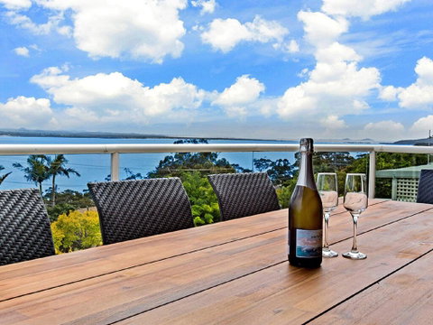 'The Bay', 25 Wallawa Rd - Huge Home With Aircon, Spectacular Views & Chromecast - Accommodation Great Ocean Road 1