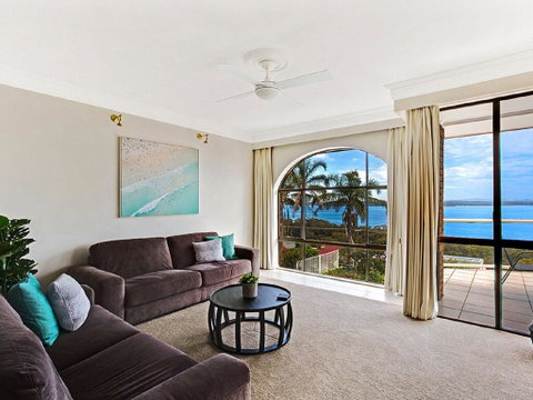 'The Bay', 25 Wallawa Rd - Huge Home With Aircon, Spectacular Views & Chromecast - Accommodation Great Ocean Road 2