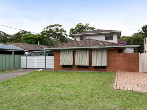 'Willows At The Bay' 111 Horace St - Large House With Aircon, WIFI And Boat Parking. - Accommodation Great Ocean Road 0