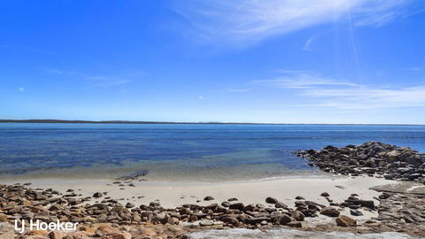 'Yacaaba' Beautiful Waterfront Location - Accommodation Great Ocean Road 2