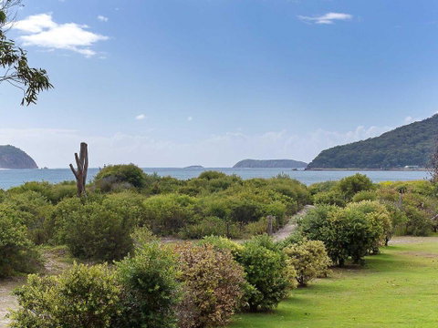 1 'Intrepid', 3 Intrepid Close - Amazing Views Of Shoal Bay, Only 100m From The Beach - Accommodation Great Ocean Road 2