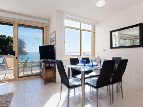 1 'Little Hut', 20 Kurrawa Close - Spectacular Water Views, NBN & Air Conditioned - Accommodation Great Ocean Road 1