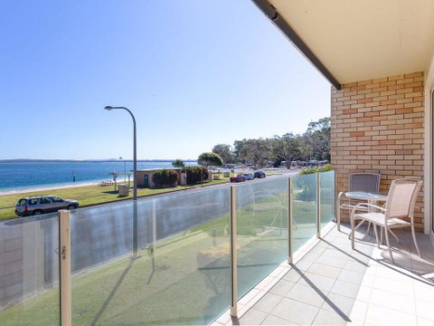 1 'Little Hut', 20 Kurrawa Close - Spectacular Water Views, NBN & Air Conditioned - Accommodation Great Ocean Road 0