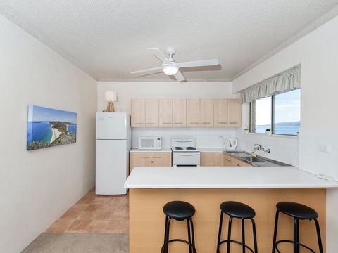 1 'Shoal Towers', 11 Shoal Bay Road - Fantastic Unit Across The Road From Beach - Accommodation Great Ocean Road 2