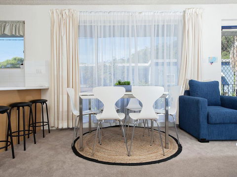 1 'Shoal Towers', 11 Shoal Bay Road - Fantastic Unit Across The Road From Beach - Accommodation Great Ocean Road 1