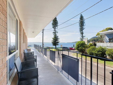 1 'Shoal Towers', 11 Shoal Bay Road - Fantastic Unit Across The Road From Beach - Accommodation Great Ocean Road 0