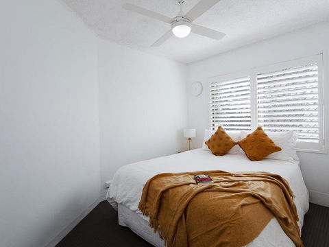 1 'The Poplars' 34 Magnus St - Panoramic Water Views, Pool, Aircon & WIFI - Accommodation Great Ocean Road 3