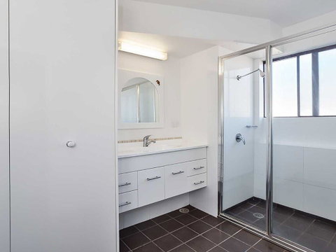 10 'Intrepid' 3 Intrepid Close - Water Views Over Shoal Bay Beach - Accommodation Great Ocean Road 2
