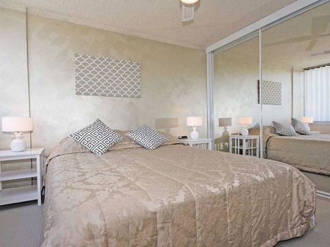 10 'Magnus Gardens' 7 Magnus Street - Air Conditioned & Walk To Town Centre - Accommodation Great Ocean Road 2