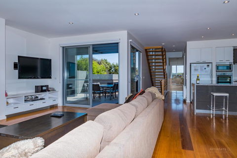 10 Sands Bvd - Accommodation Great Ocean Road 0