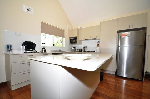 11 Barkala St. Dalmeny - Accommodation Great Ocean Road 2
