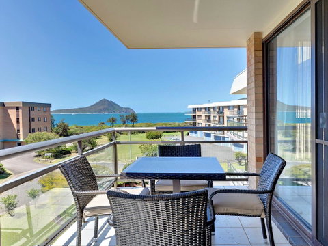 12 'Commodore', 6 Intrepid Close - Beautiful Water Views - Accommodation Great Ocean Road 0