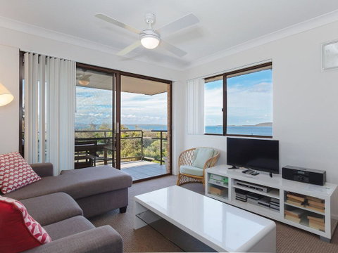 12 'Intrepid' 3 Intrepid Close - Right On The Beachfront - Accommodation Great Ocean Road 2
