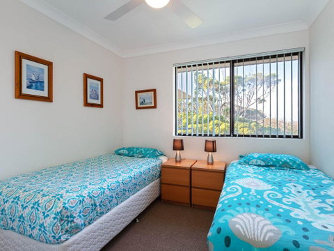 12 'Intrepid' 3 Intrepid Close - Right On The Beachfront - Accommodation Great Ocean Road 3