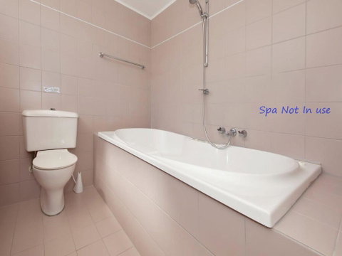 12 'Le Vogue', 16 Magnus St - Sensational Water Views, Lift, Pool & Tennis Court - Accommodation Great Ocean Road 3